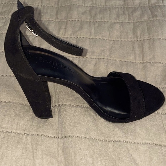 Brand new black high heels. Size 6 Wild Diva - Picture 2 of 4